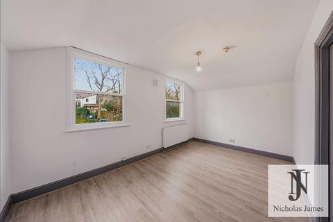 Studio to rent, Mount View Road, Crouch End, London N4