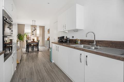 5 bedroom terraced house for sale, Windsor Castle Street, Brooklands, Milton Keynes