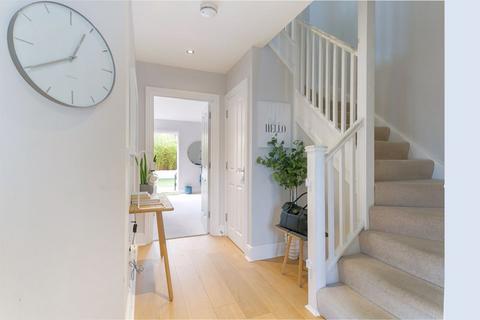 4 bedroom semi-detached house to rent, Glade Gardens, Shirley