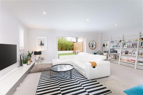 4 bedroom semi-detached house to rent, Glade Gardens, Shirley