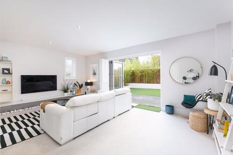 4 bedroom semi-detached house to rent, Glade Gardens, Shirley