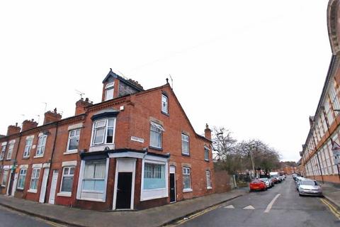 4 bedroom end of terrace house for sale, Vernon Street, Off Tudor Road