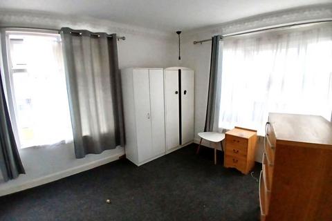 4 bedroom end of terrace house for sale, Vernon Street, Off Tudor Road