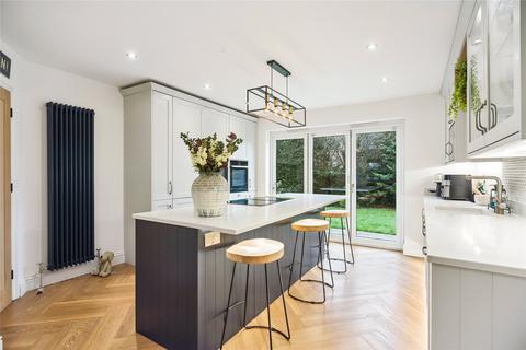 5 bedroom detached house for sale, Whaddon Road, Nash