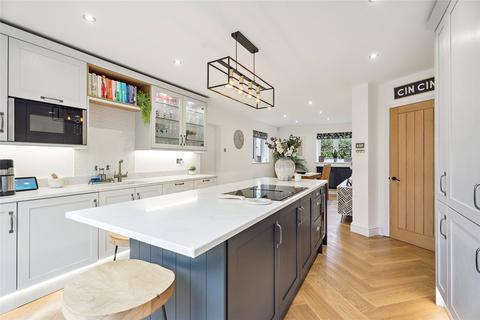 5 bedroom detached house for sale, Whaddon Road, Nash