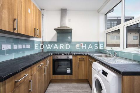 3 bedroom flat to rent, High Road, Seven Kings, IG1