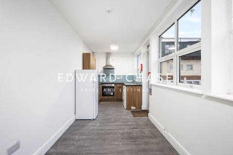 3 bedroom flat to rent, High Road, Seven Kings, IG1