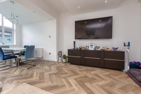 3 bedroom end of terrace house for sale, Redcot Court, Manchester M45