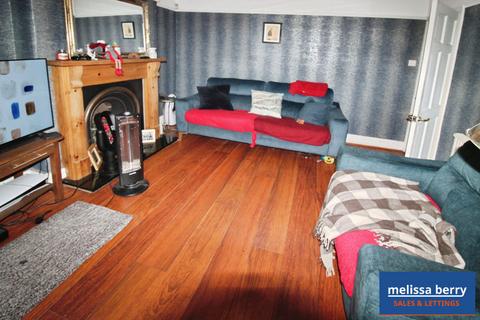 4 bedroom semi-detached house for sale, Knowle Drive, Manchester M25