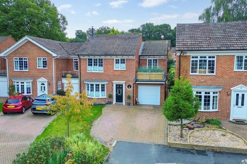 undefined, Frimley, Camberley GU16