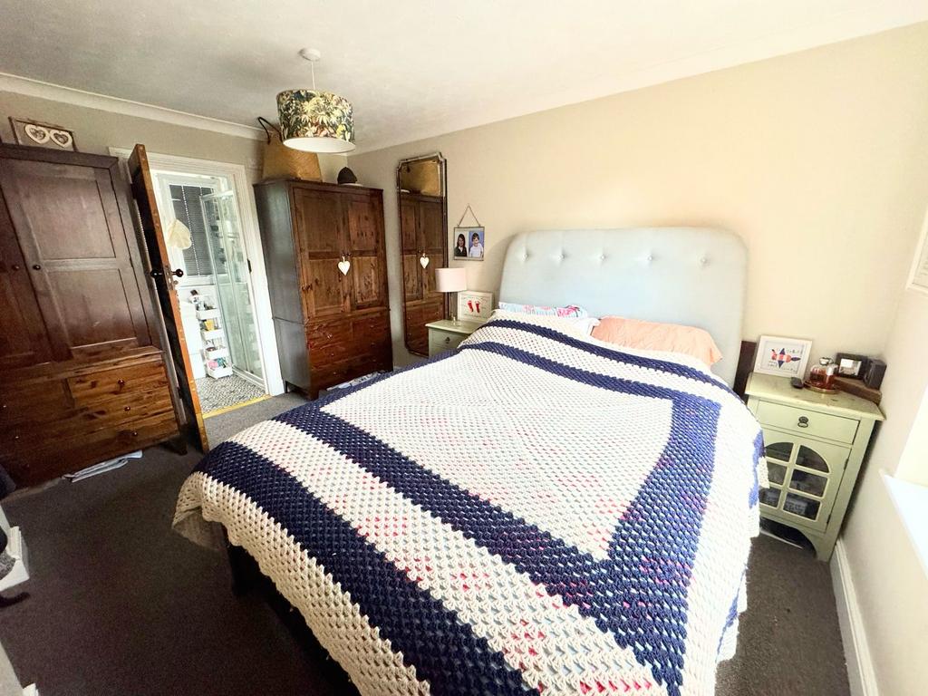 Bed 1.jpeg