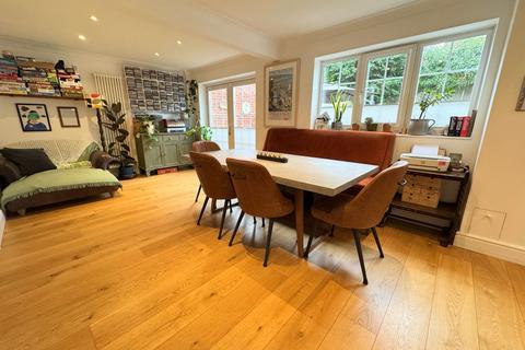 undefined, Frimley, Camberley GU16