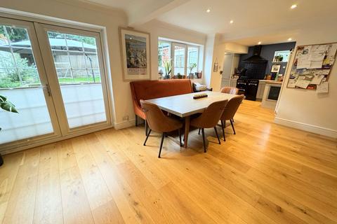 undefined, Frimley, Camberley GU16