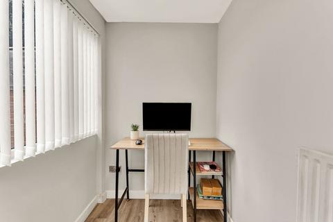2 bedroom terraced house for sale, Applecross Walk, Bedford MK41