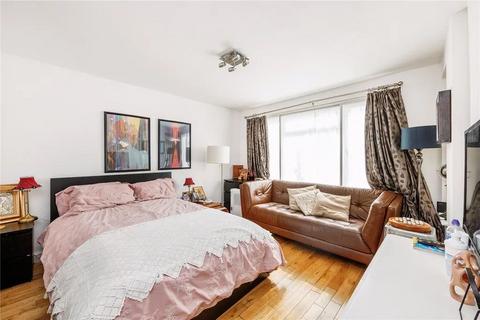 1 bedroom in a house share to rent, Langdale Gardens, Perivale UB6