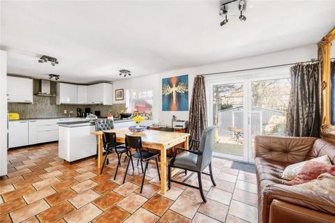 1 bedroom in a house share to rent, Langdale Gardens, Perivale UB6