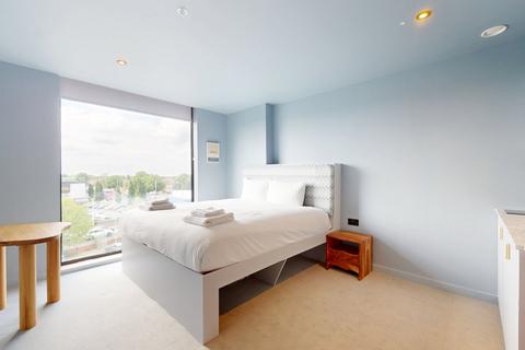 Studio to rent, Uxbridge Road