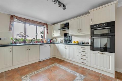 4 bedroom detached house for sale, 4 Farthings Rise, Plymtree, Cullompton