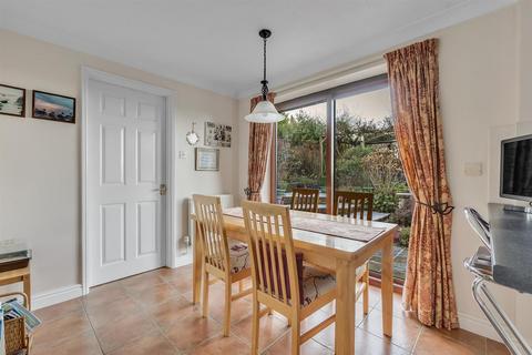 4 bedroom detached house for sale, 4 Farthings Rise, Plymtree, Cullompton