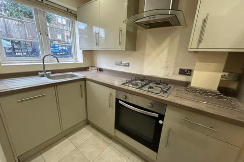 2 bedroom end of terrace house to rent, Kingswood Court, Grove Road, Luton, LU1 1BL