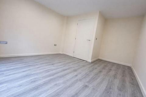 2 bedroom end of terrace house to rent, Kingswood Court, Grove Road, Luton, LU1 1BL