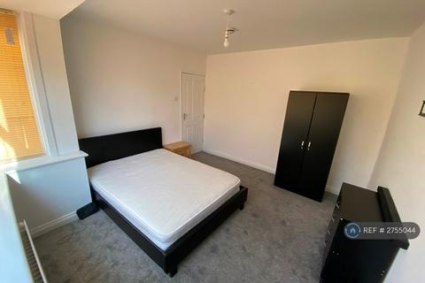 1 bedroom in a house share to rent, Bullsmoor Lane, Enfield, EN3