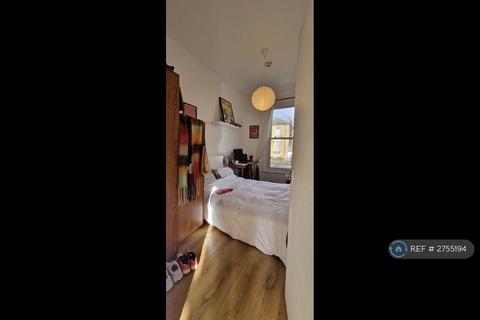 3 bedroom flat to rent, Graham Road, London, E8