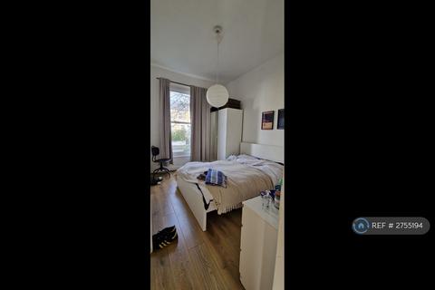 3 bedroom flat to rent, Graham Road, London, E8