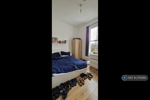3 bedroom flat to rent, Graham Road, London, E8