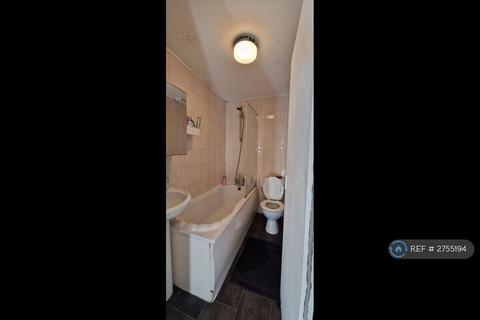 3 bedroom flat to rent, Graham Road, London, E8