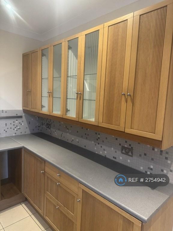 Fully Fitted Kitchen