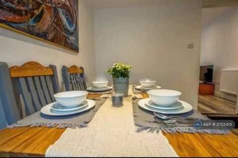 2 bedroom terraced house to rent, Barrack Street, Colchester, CO1