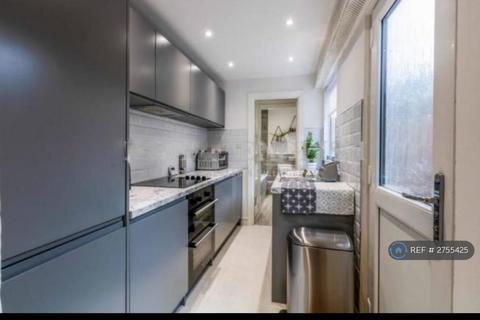 2 bedroom terraced house to rent, Barrack Street, Colchester, CO1