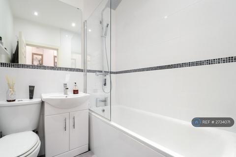 2 bedroom flat to rent, Thurlow Park Road, London, SE21