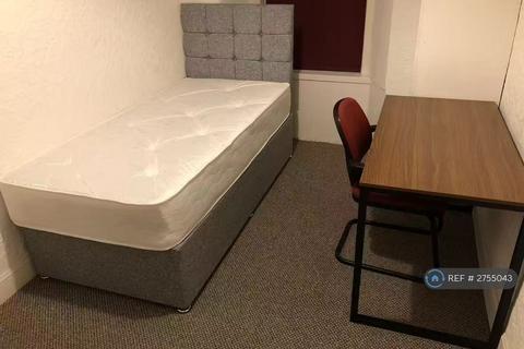 2 bedroom flat to rent, Peddie Street, Dundee, DD1