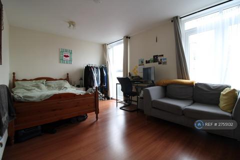 4 bedroom end of terrace house to rent, Lammermoor Road, London, SW12