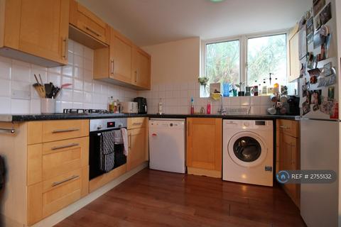 4 bedroom end of terrace house to rent, Lammermoor Road, London, SW12