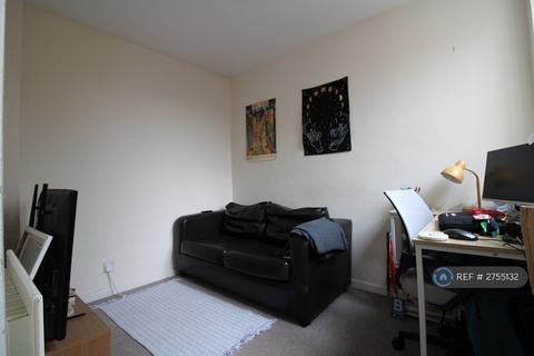 4 bedroom end of terrace house to rent, Lammermoor Road, London, SW12