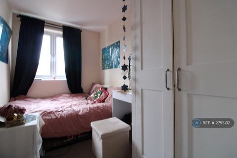 4 bedroom end of terrace house to rent, Lammermoor Road, London, SW12
