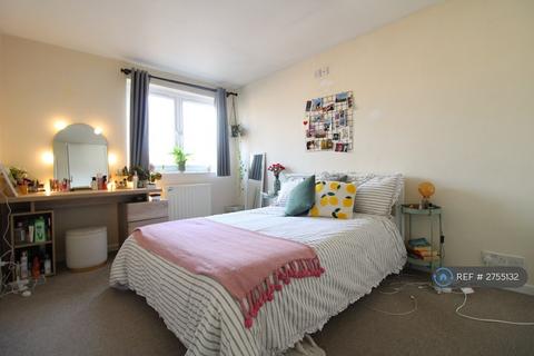 4 bedroom end of terrace house to rent, Lammermoor Road, London, SW12