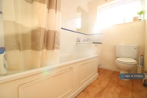 4 bedroom end of terrace house to rent, Lammermoor Road, London, SW12