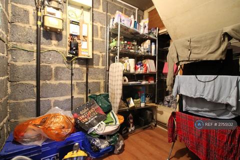 4 bedroom end of terrace house to rent, Lammermoor Road, London, SW12