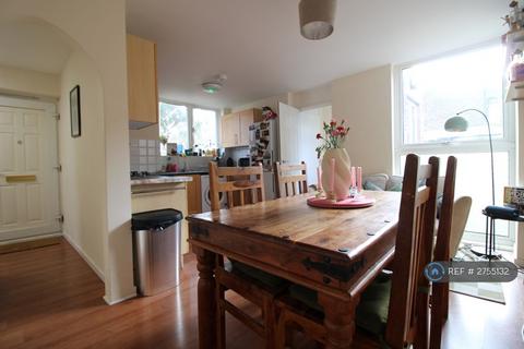 4 bedroom end of terrace house to rent, Lammermoor Road, London, SW12