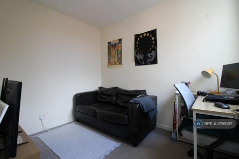 4 bedroom end of terrace house to rent, Lammermoor Road, London, SW12
