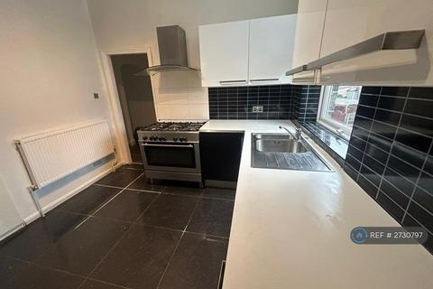2 bedroom flat to rent, Bradford Road Shipley, Shipley, BD18