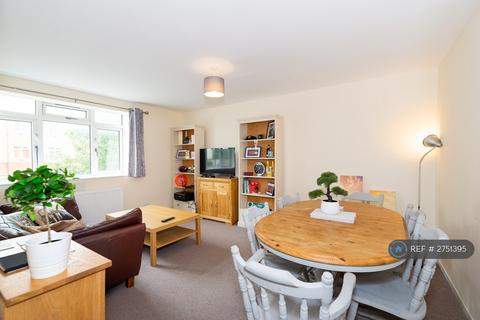 2 bedroom flat to rent, Stafford Court, London, SW8