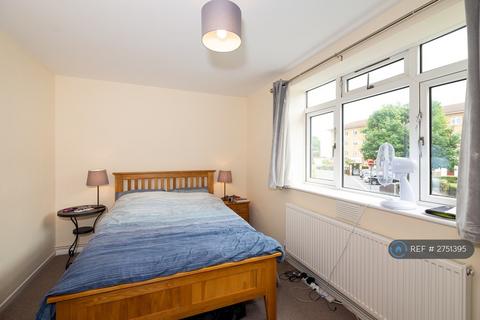 2 bedroom flat to rent, Stafford Court, London, SW8