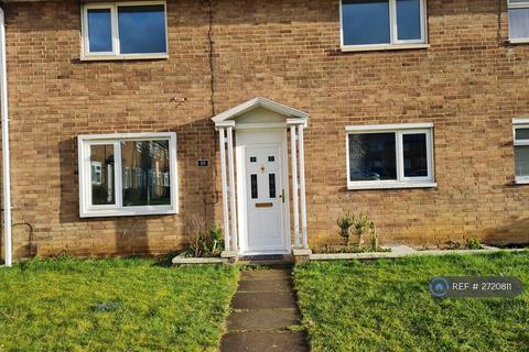 3 bedroom end of terrace house to rent, West Oval, Northampton, NN5