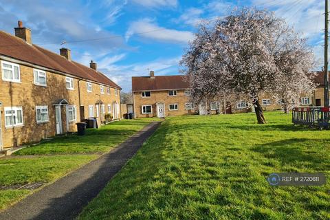 3 bedroom end of terrace house to rent, West Oval, Northampton, NN5