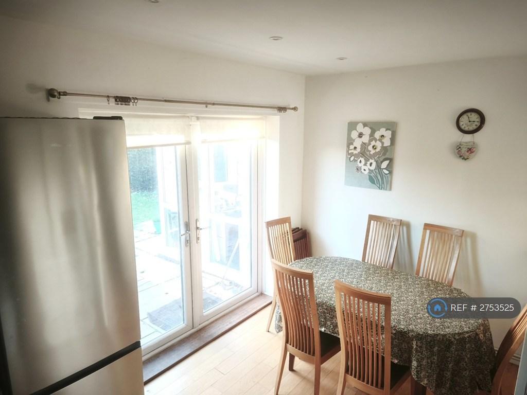 Kitchen / Dining